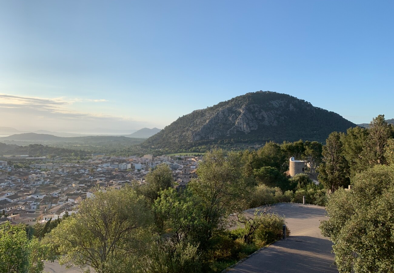 Pollença entdecken: Markt, Spaziergänge, Wein und Kunst