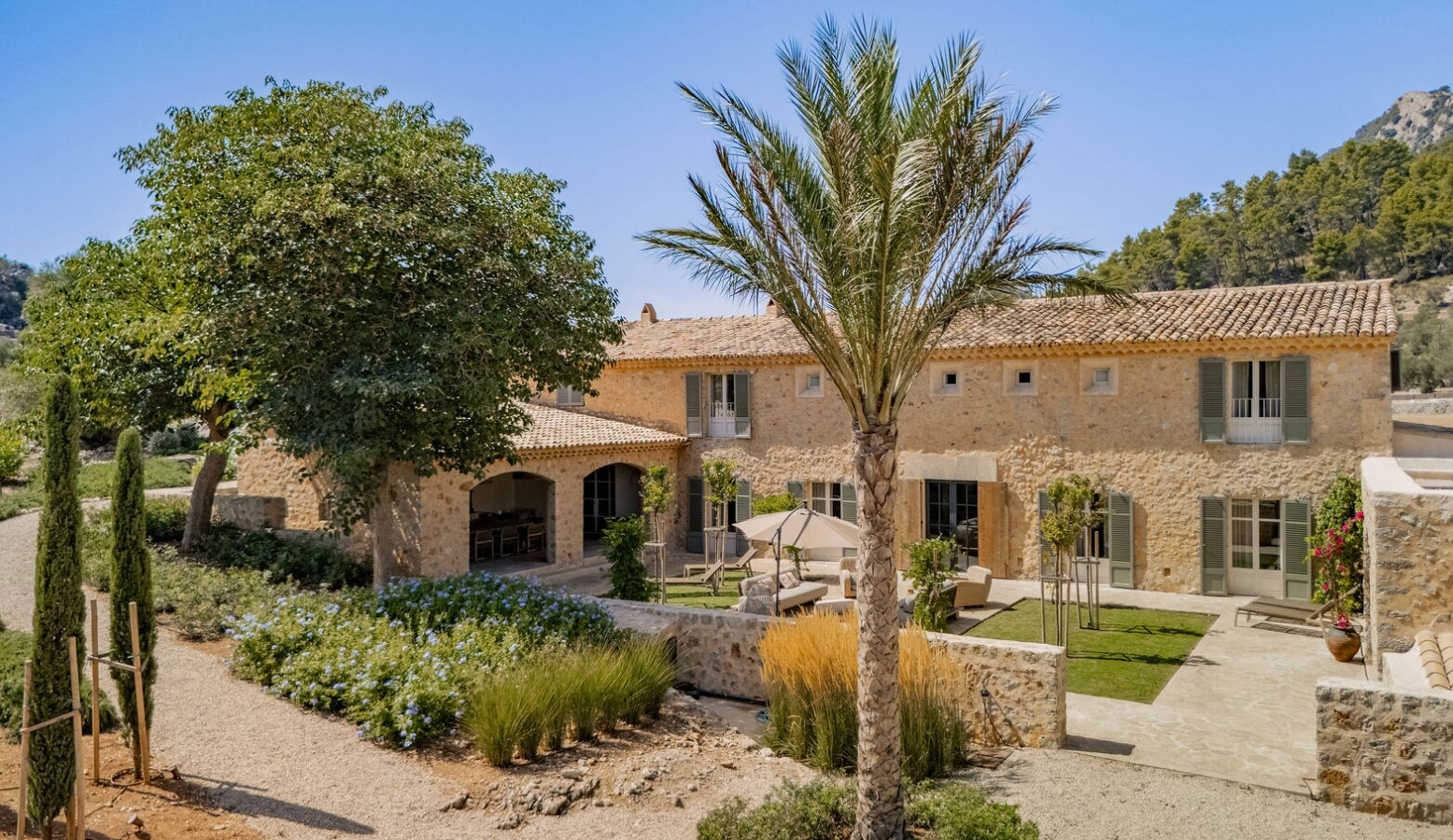 Luxury villa by Pollensina
